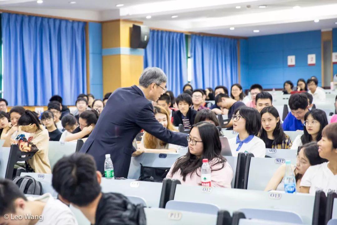 哈佛大学（上海中心）总经理黄晶生先生来深国交演讲 深国交 考试 培训 第4张