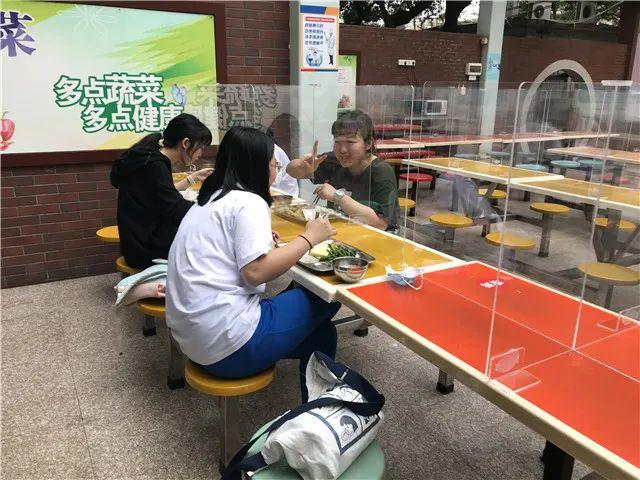 直击广州广雅中学返校的第一天｜每位师生一个复学爱心包  疫情相关 第25张