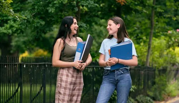 英国本科学费最高的5个大学，牛剑除了学术排名高学费也高  英国留学 费用 第3张