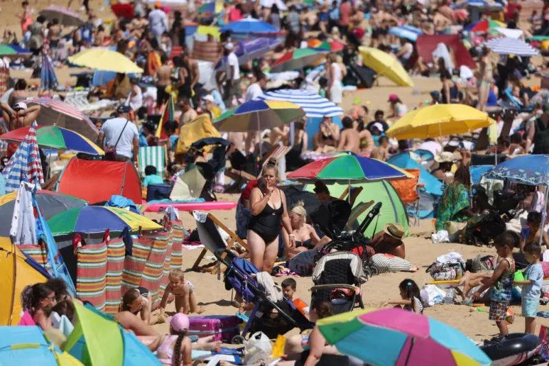 热浪袭击欧洲各国，成百上千人被热死！民众崩溃：我们没空调啊啊啊。。。  英国留学 第2张